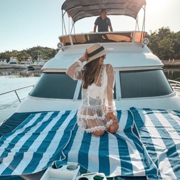 Showpo swimsuit cover-up - Picture 1 of 2